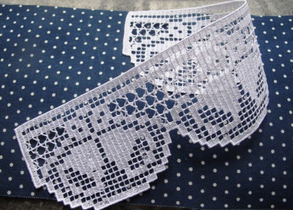 FSL Christmas Bells Lace: Is It Right for Your Shop?